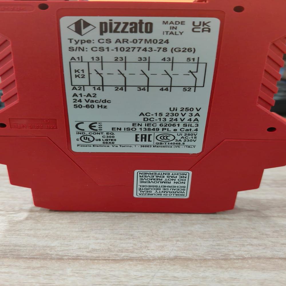 Pizzato Cs Ar-07m024 - Features: Gates And Emergency Stop Monitoring