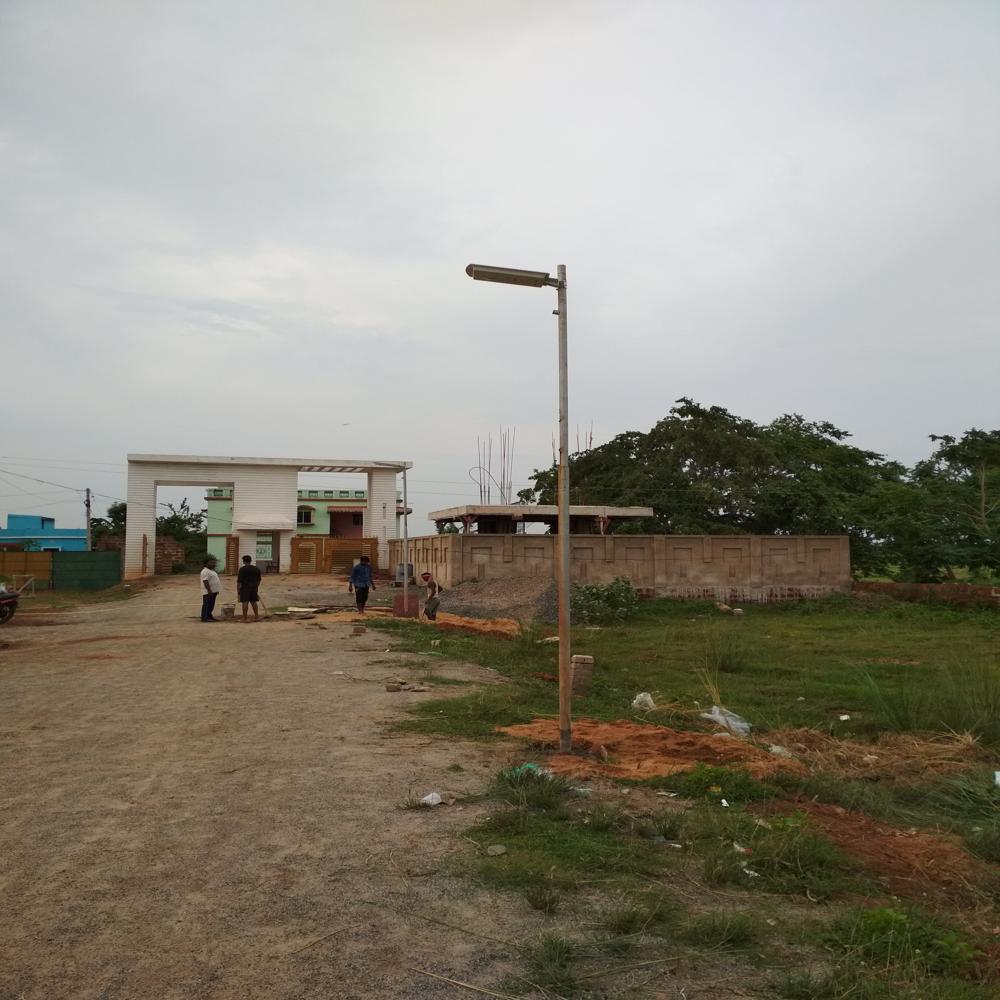 Stand alone solar street light