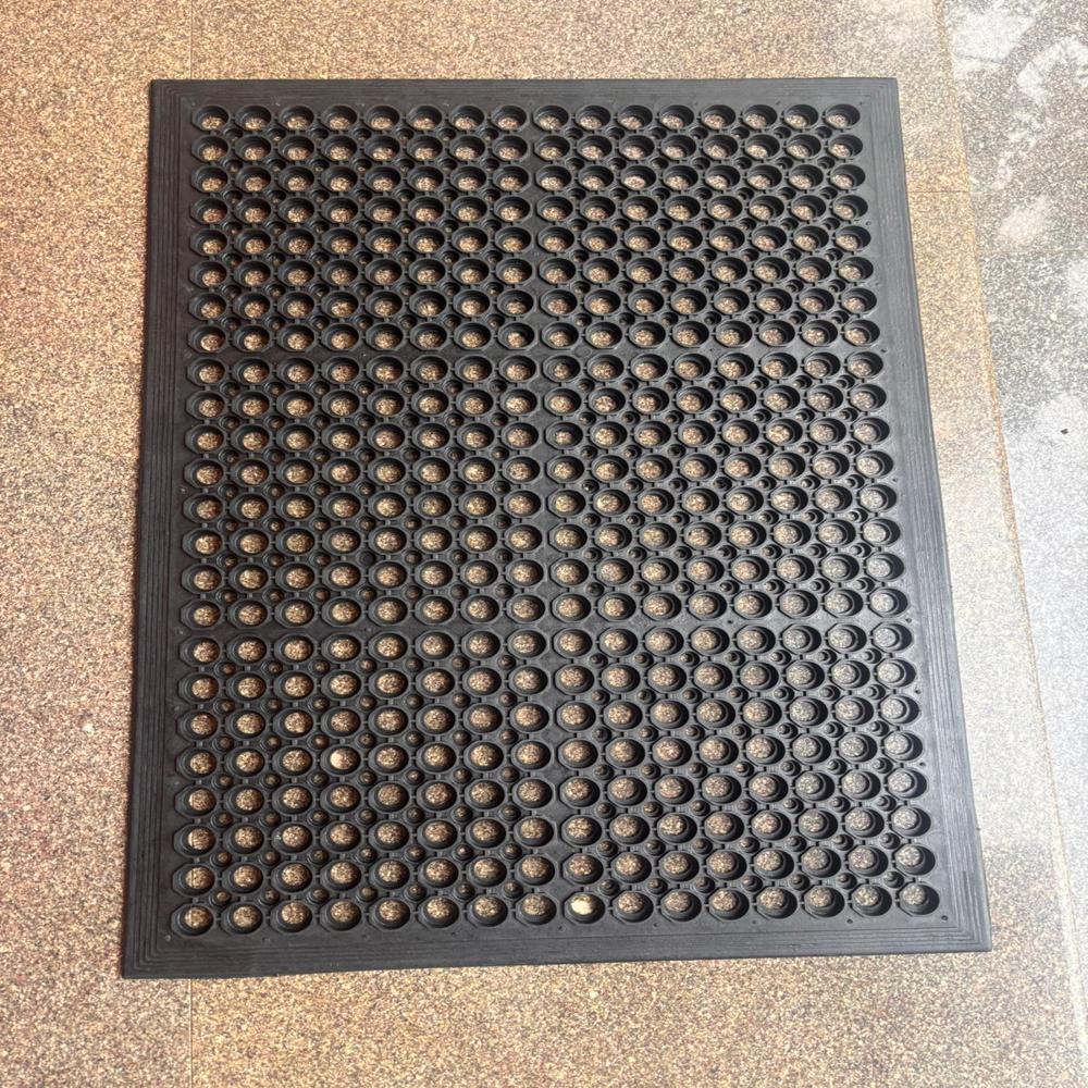 Rubber Hollow Mat - Color: Black