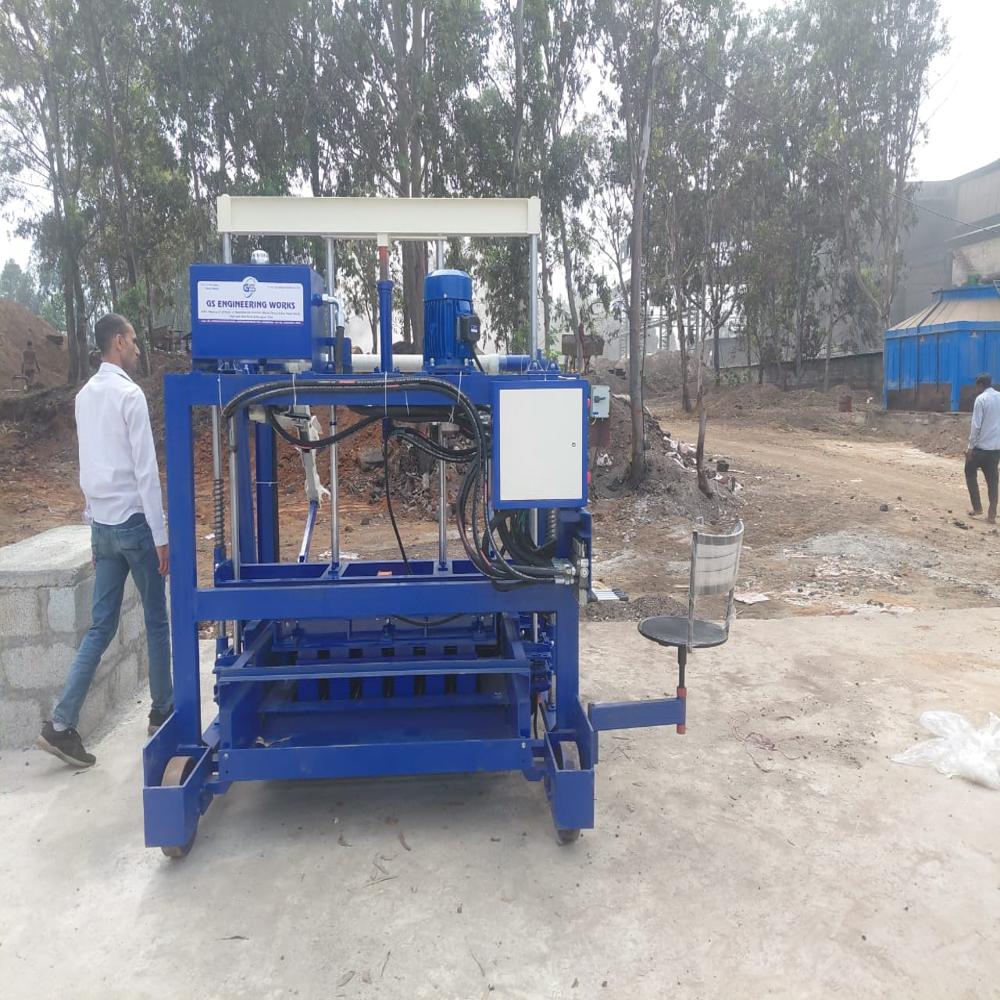 Concrete Solid Block Making Machine - Capacity: 600 Pcs/hr