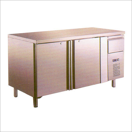 काउंटर के नीचे फ्रीज़र