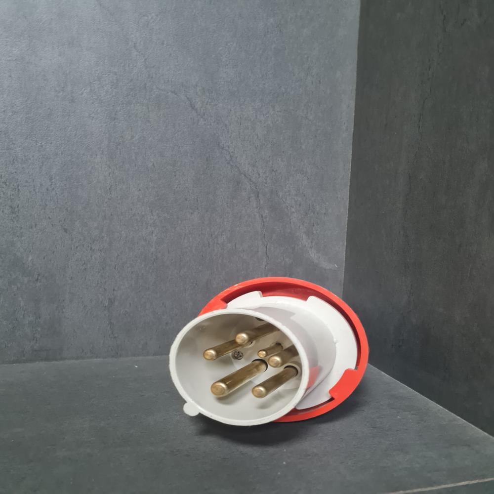 INDUSTRIAL PLUG  