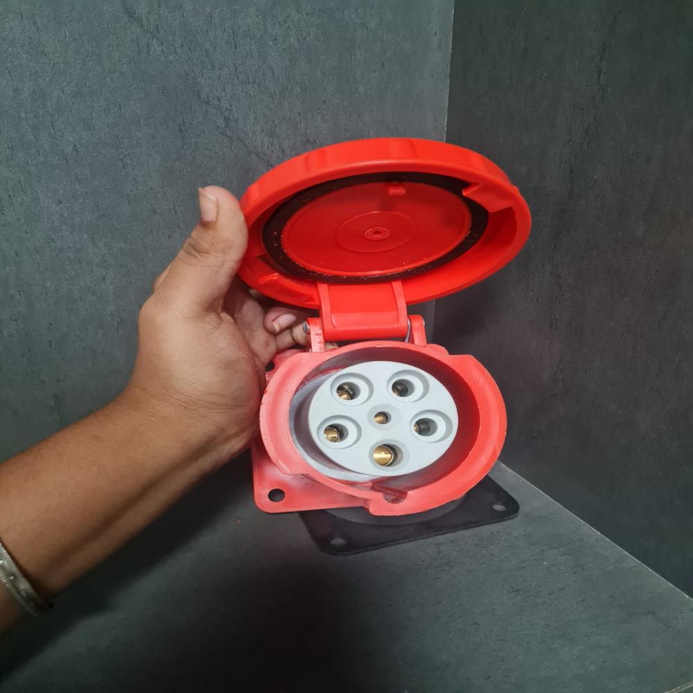 IP67 PANEL SOCKET 