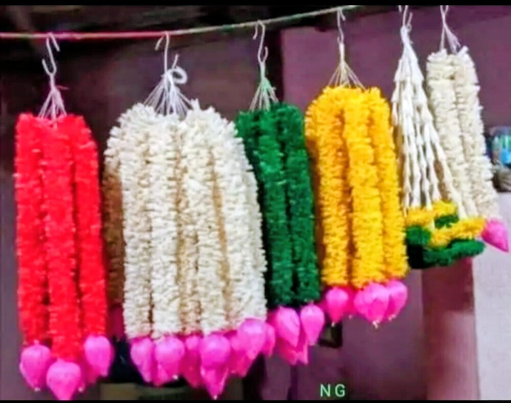 Dry Flower Garland With Lotus Buds