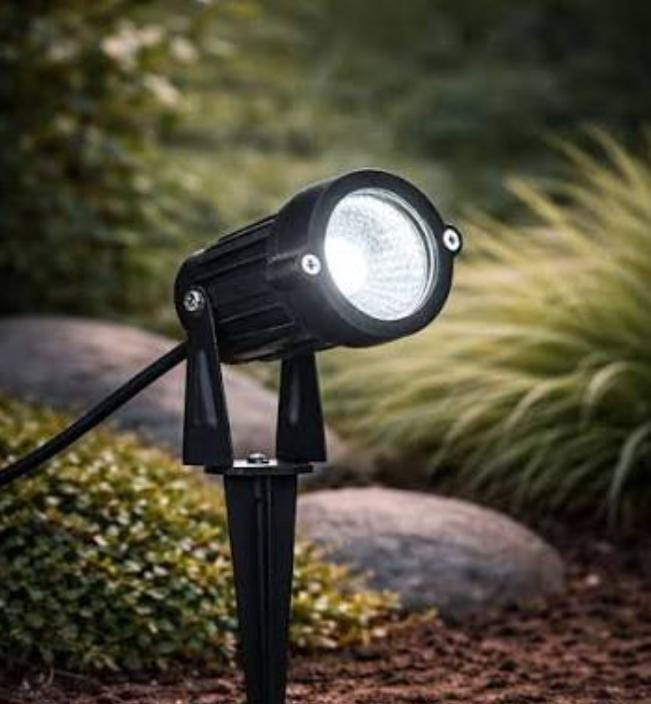 White Garden Spike Light