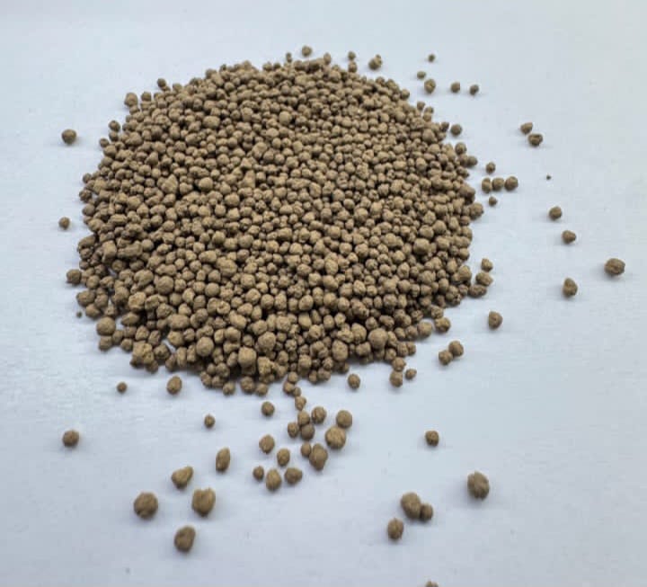 Brown Bentonite cat litter / high clamping quality with samll 10kg pouch packing