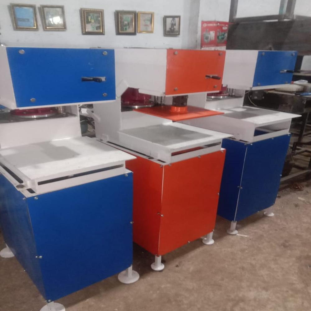 HYDRAULIC PAPER PLATE & SLIPPER CUTTING MACHINE 