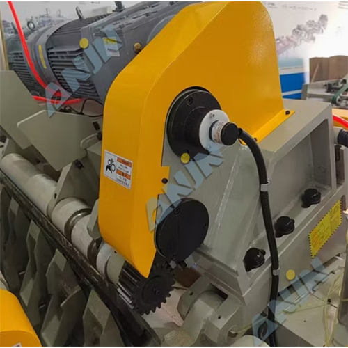 Veneer Rotary Spindless Peeling Machine Witht Build-in Clipper
