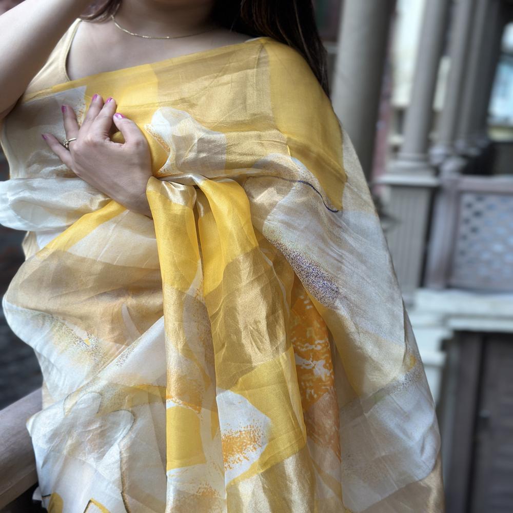 Aaranya Kora Golden Abstract Grace