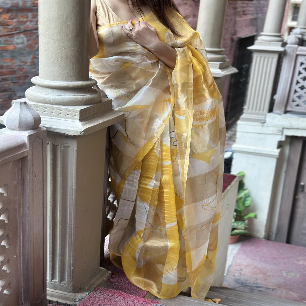 Aaranya Kora Golden Abstract Grace