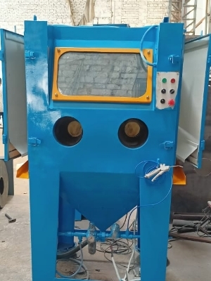 Suction Blasting Machine Cabinet - Capacity: 25 Kg