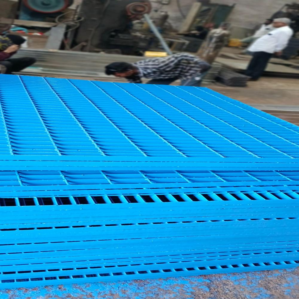 Painted MS grating