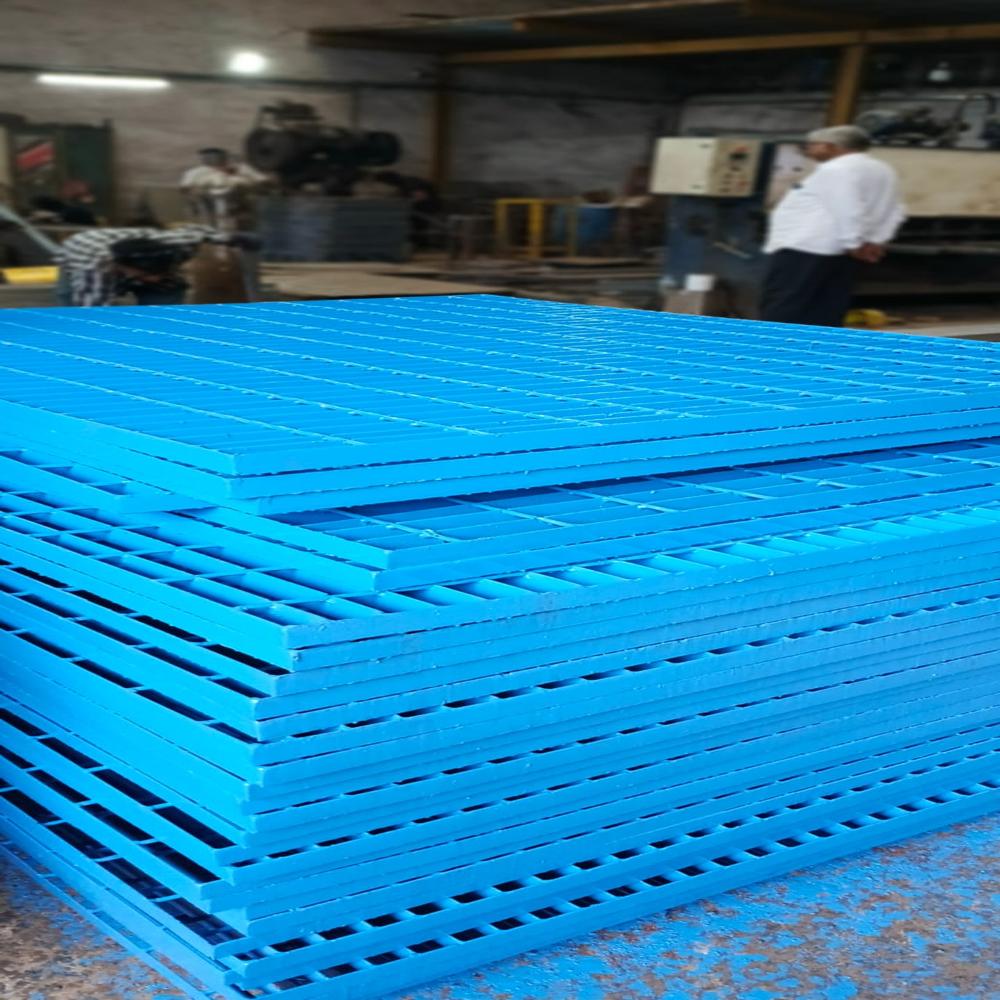 Painted Ms Grating - Application: Factories & Manufacturing Plants Power Plants & Substations Chemical & Process Industries Oil & Gas Facilities Water Treatment Plants Wastewater Treatment Plants Warehouses & Industrial Buildings Steel & Metal Processing Plants Cement & Construction Industries Pharmaceutical Industries Food Processing Units Petrochemical Industries Boiler & Utility Areas Pump Houses & Equipment Areas Industrial Platforms & Mezzanine Areas Drainage Channels & Trenches Staircases & Fire Escape Areas Cable Trenches & Utility Areas Maintenance & Inspection Platforms Commercial & Infrastructure Projects