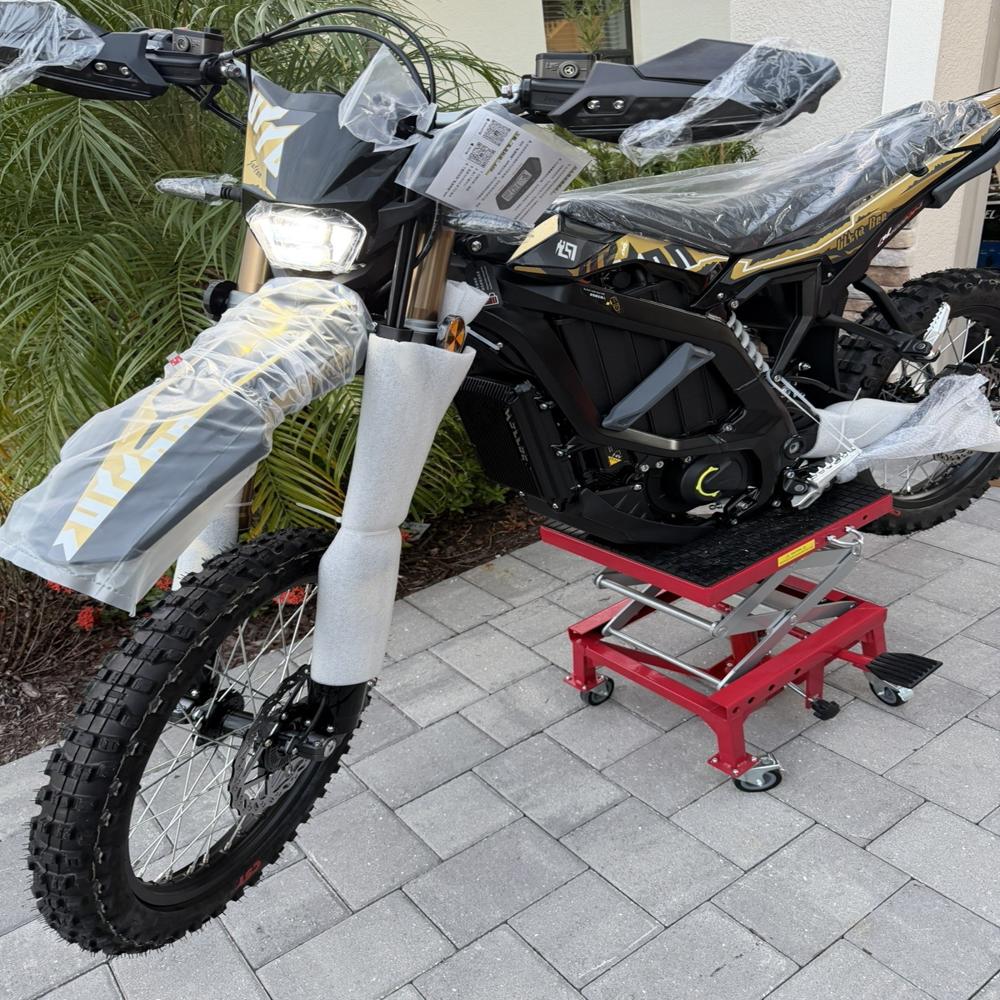 SURRON ULTRA BEE 2026 24.5 KW street 