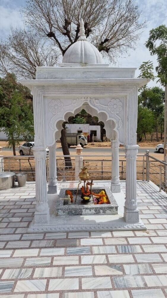 White Marble Temple - Feature: Durable