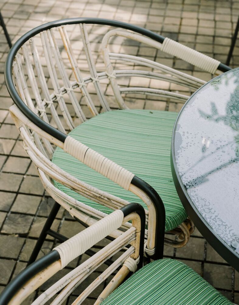 Outdoor Designer Furniture - Aluminum | Elegant, Lightweight, Eye-catchy Design With Rain Cover
