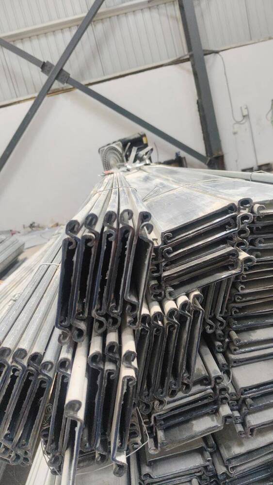 GI Rolling Shutter Strips