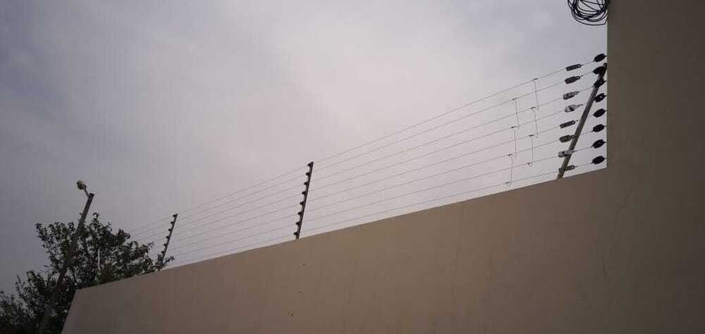 Industrial Wall Top Electric Fence