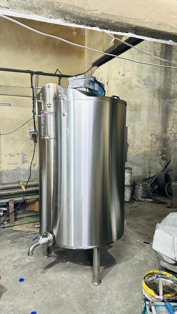 Storage Tank With Agitator