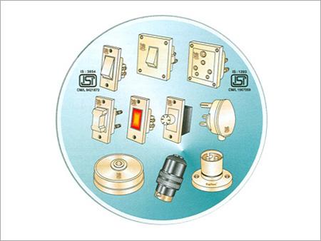 स्विच, सॉकेट, प्लग, डिमर और बल्ब धारक आदि।
