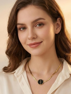 Black Round Pendant Chain Necklace