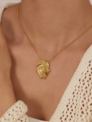 Product Name: Golden Feather Swirl Pendant Necklace*