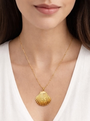 Gold Tone Shell Pendant Necklace