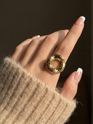 Gold Plated Hammered Round Statement Ring - Gender: Women