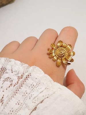 Elegant Golden Sunflower Design Statement Ring For Women - Color: Gold