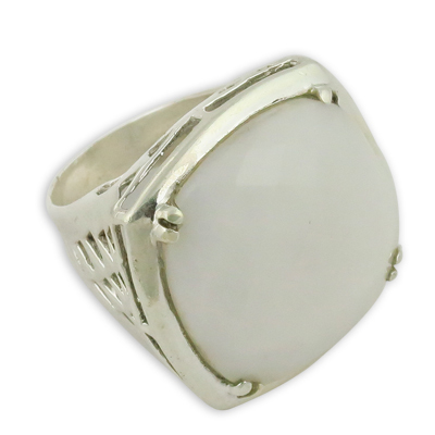 हाथ से निर्मित रेनबो मूनस्टोन सिल्वर रिंग