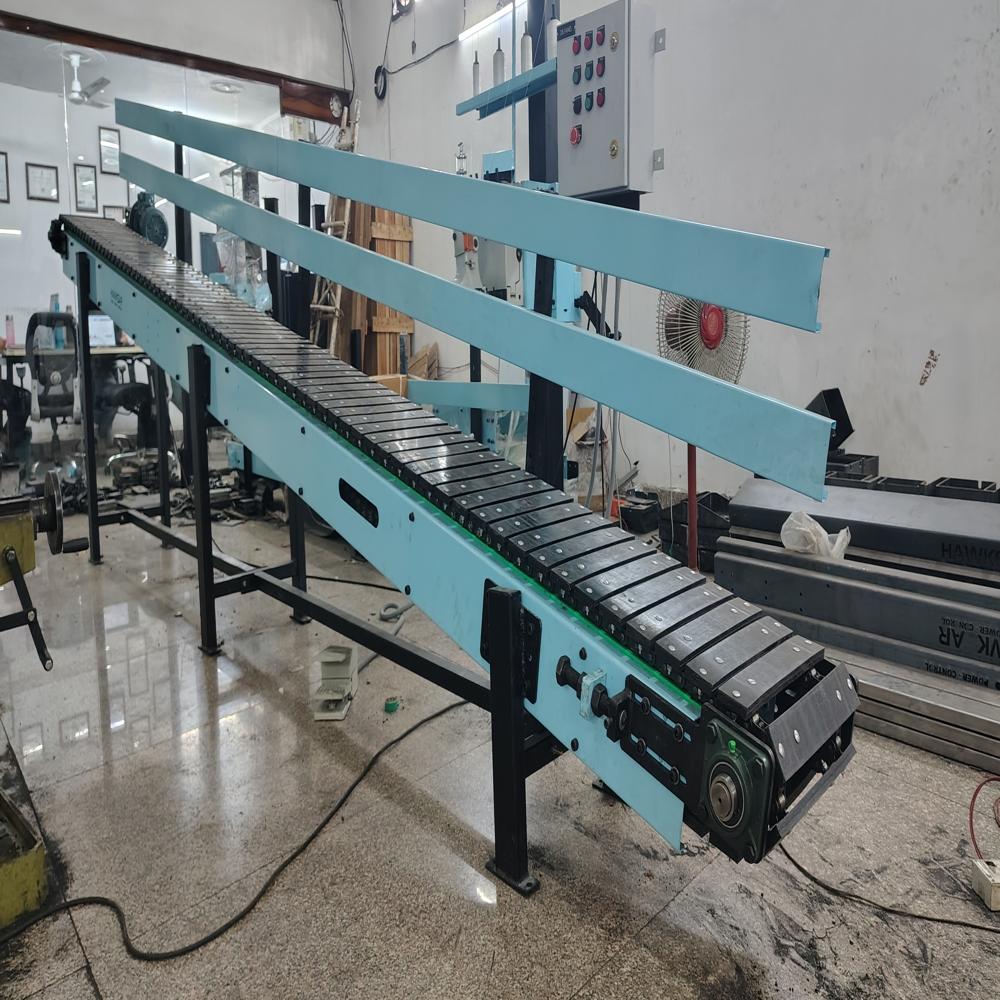 UHM Slat Conveyor System