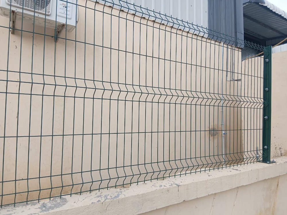 V bend fence