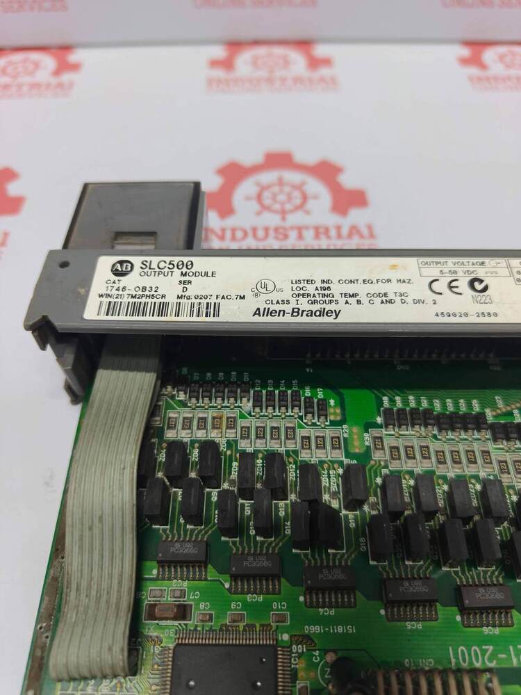 ALLEN BRADLEY 1746-OB32 32-Point, 24V DC Sourcing Digital Output Module