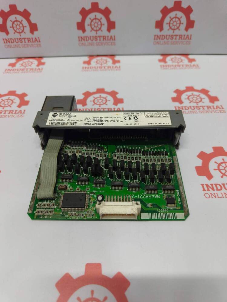 ALLEN BRADLEY 1746-OB32 32-Point, 24V DC Sourcing Digital Output Module