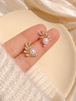 Gold-Plated Pearl And Crystal Leaf Stud Earrings - Color: Gold