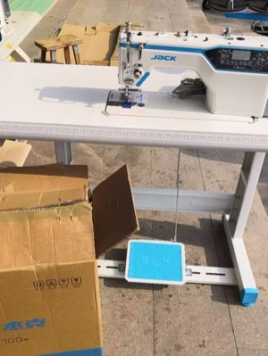Ultrasonic plastic welding machine