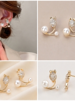 Gold-Plated Pearl And Crystal Ear Cuff Earrings - Color: Gold