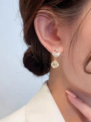 Elegant Gold-Plated Pearl Drop Earrings - Gender: Women