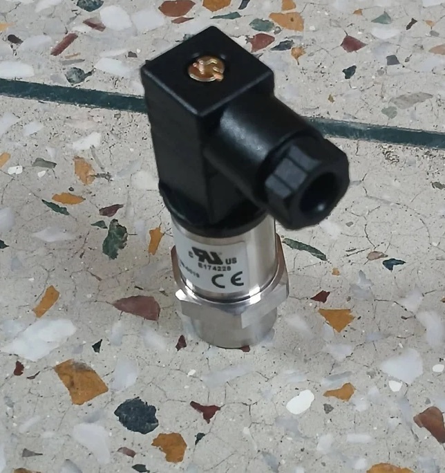 Pressure Transmitter Part No.3100B0016C1GB  Range: 1 to 16 Bar