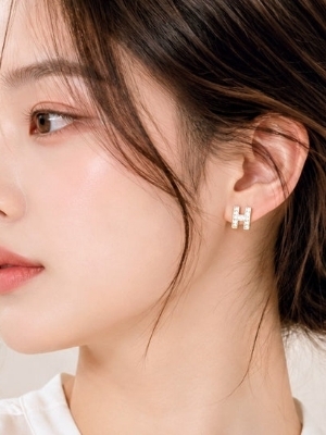 H Letter Stud Earrings - Color: Gold