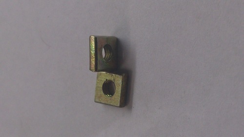 स्क्वायर नट