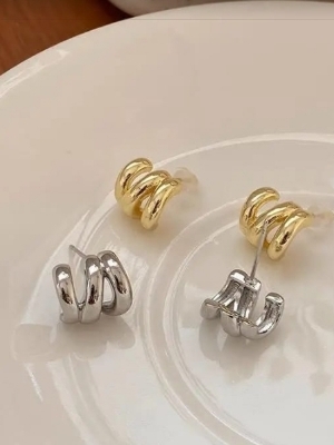 Stylish Claw Shape Ear Studs For Women - Color: Golden Silver