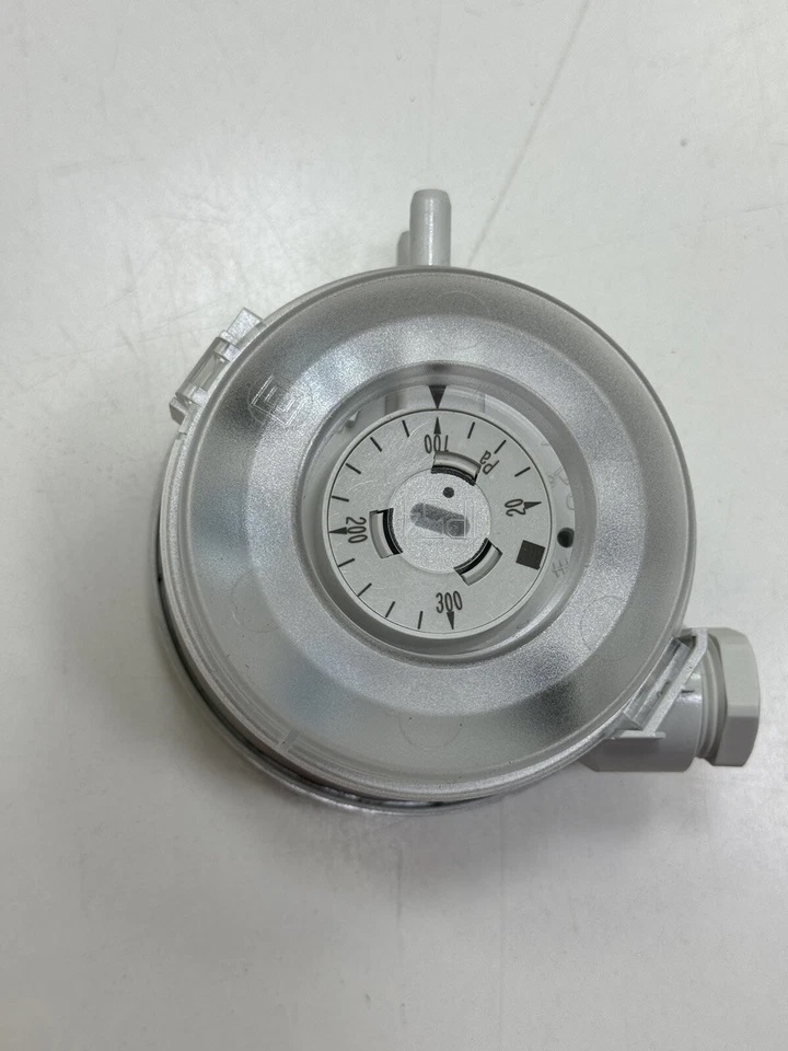 Schneider Electric SPD910-300Pa Differential Air Pressure Switch.