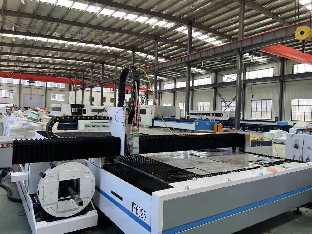 CNC फ़ाइबर लेज़र कटिंग और ट्यूब पाइप प्रोसेसिंग मशीन
