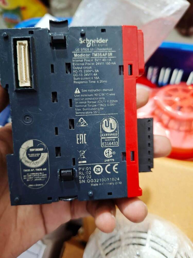 Schneider Modicon Tm3Saf5R Safety Logic Expansion Module 24V Dc Relay - Load Capacity: 230V Ac / 5A Max