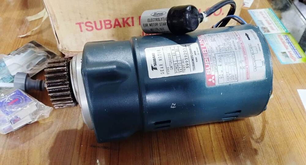 Tsubaki Gear Motor GMT060U30 Mitsubishi Super Line 60W 110V Geared Motor