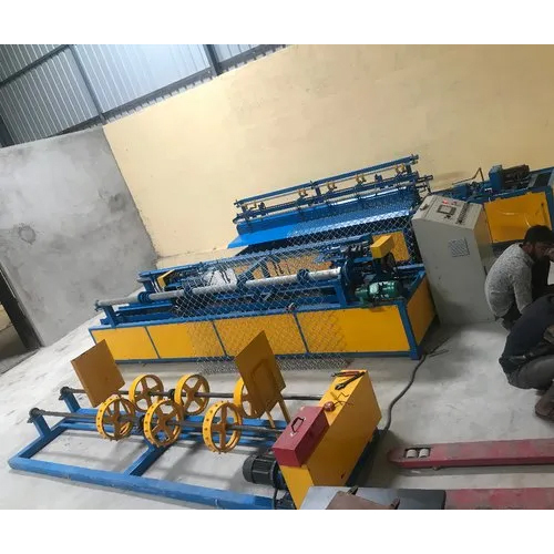 Industrial Fully Automatic Chain Link Fencing Machine - Mild Steel, 150 Kg/hr Capacity, 440 Volt, Plc Control, Space-saving Rectangular Design