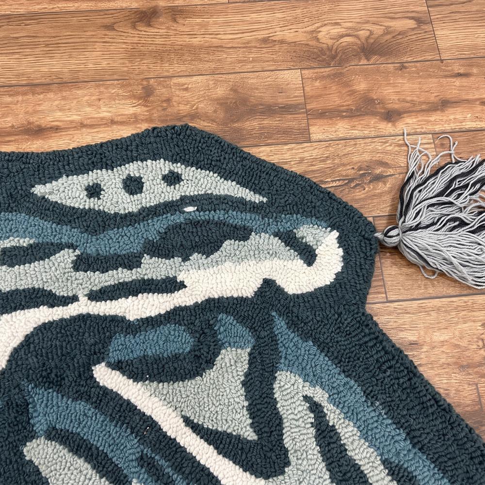 Handmade Round Snake Pattern Tufted Rug with Tassels for Bathroom and Home Decor