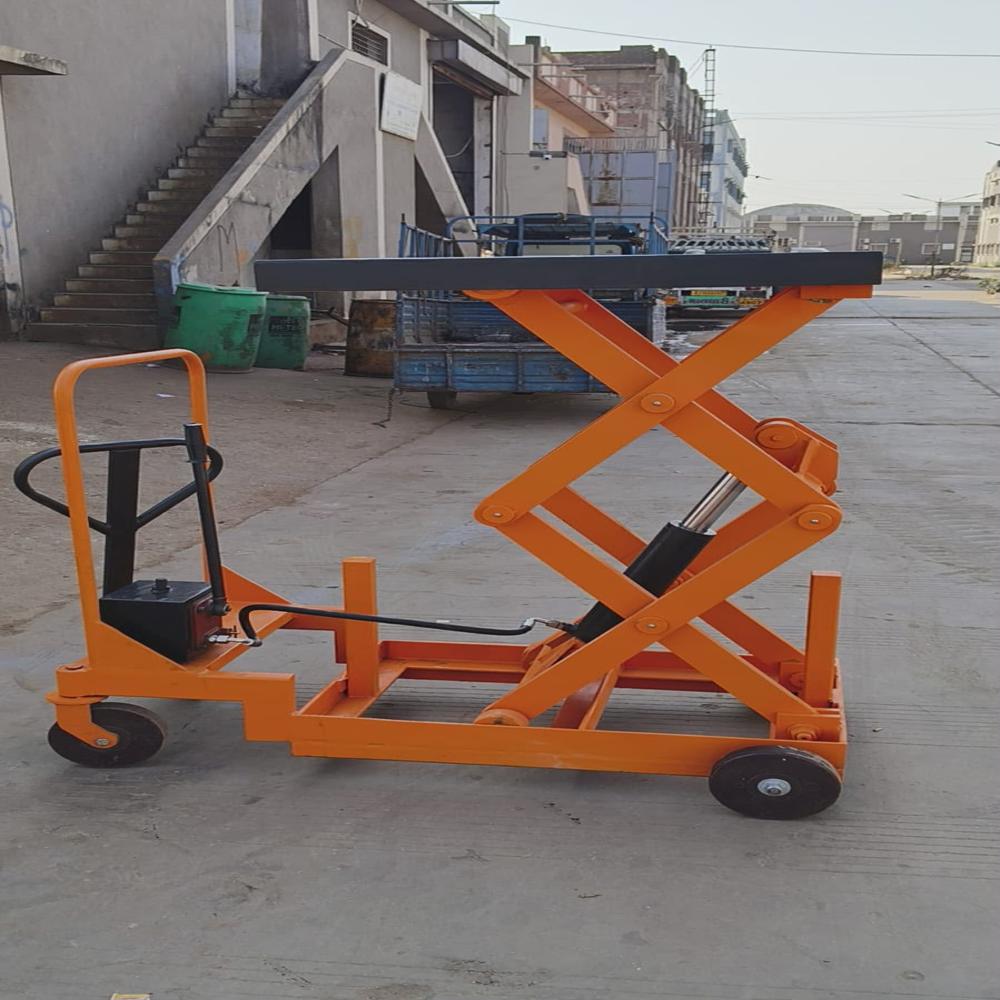 SCISSOR LIFT