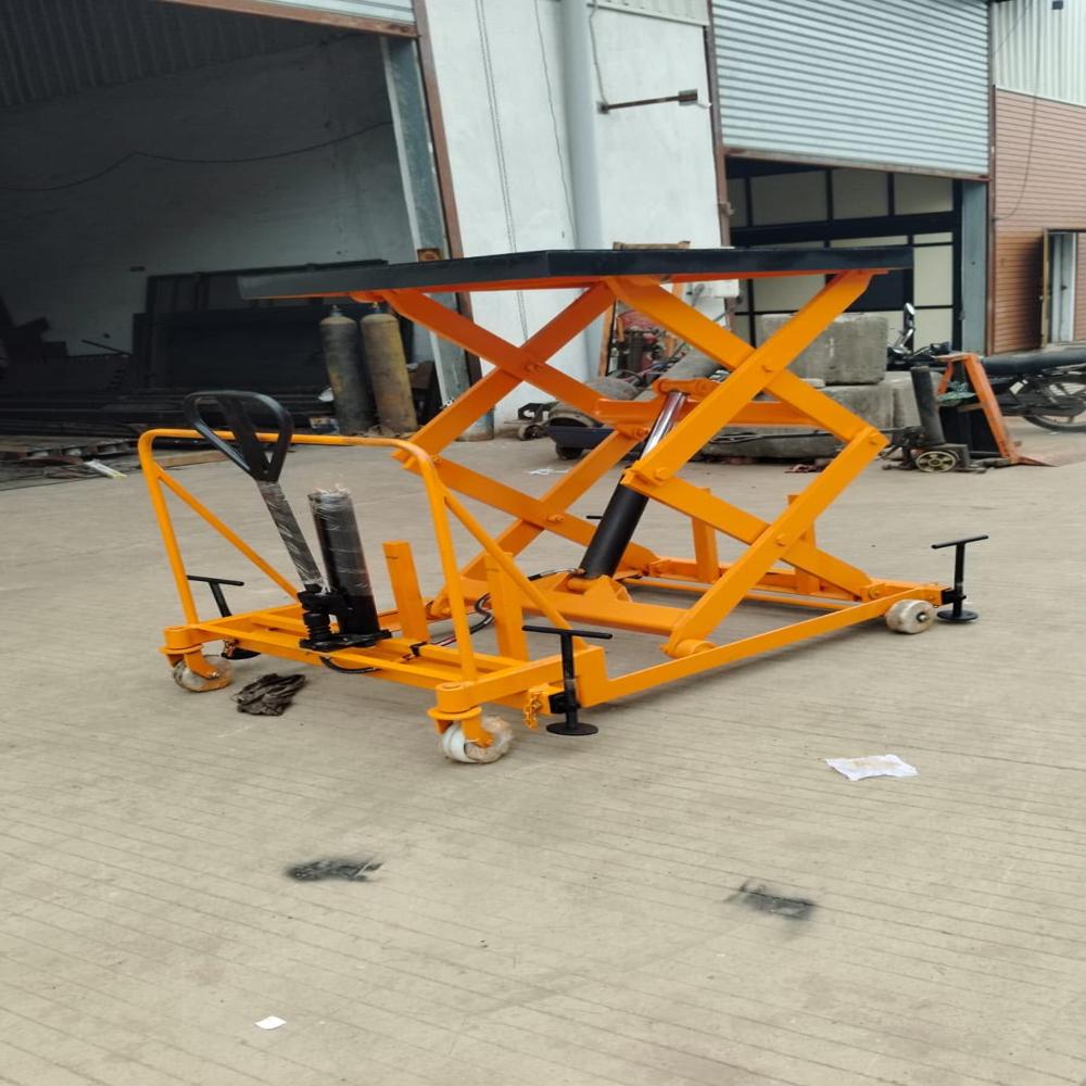 SCISSOR LIFT